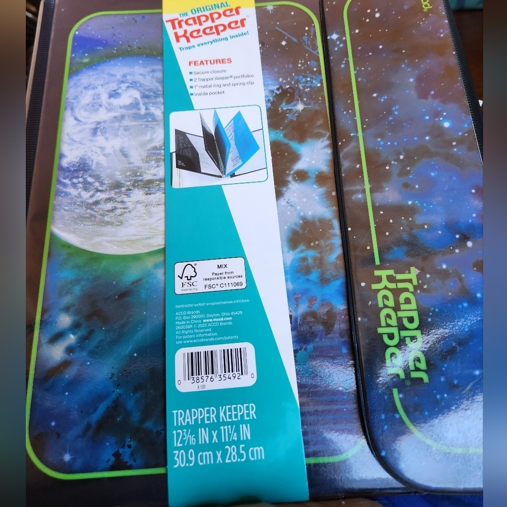 Mead Trapper Keeper Binder with Portfolios Nuclear Moon - Picture 2 of 12